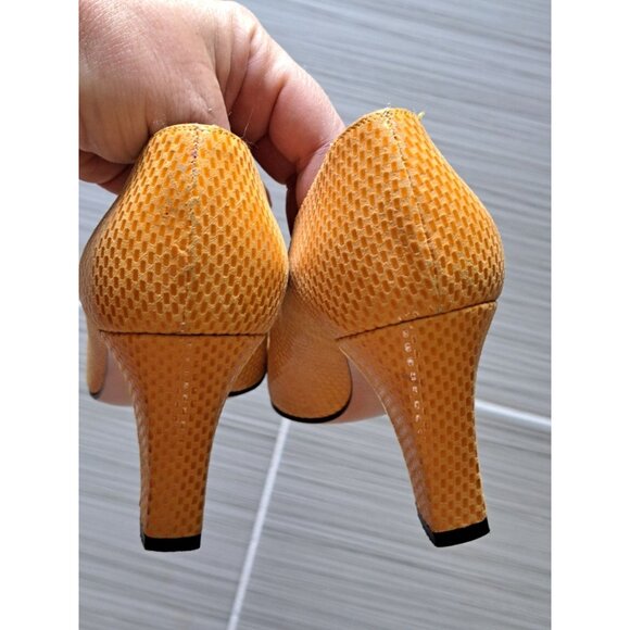 St. John Women's Size 5.5 Italy Yellow  Mustard Leather Embossed Textured Heels - Picture 4 of 11
